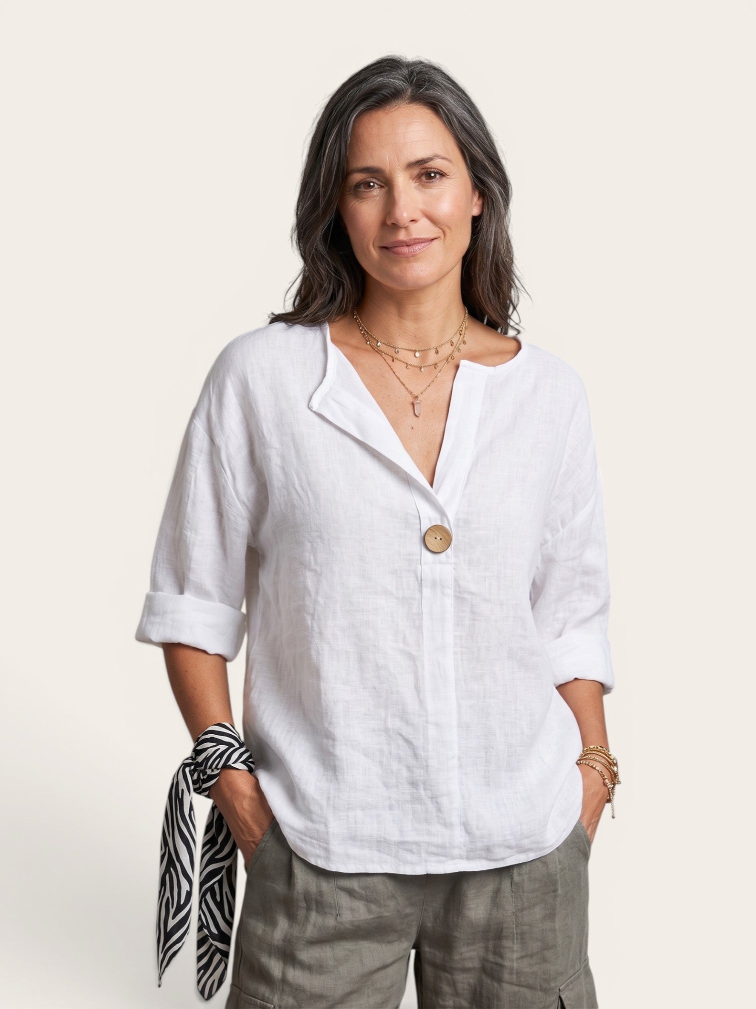 Yara – Relaxed Cotton V-Neck Blouse